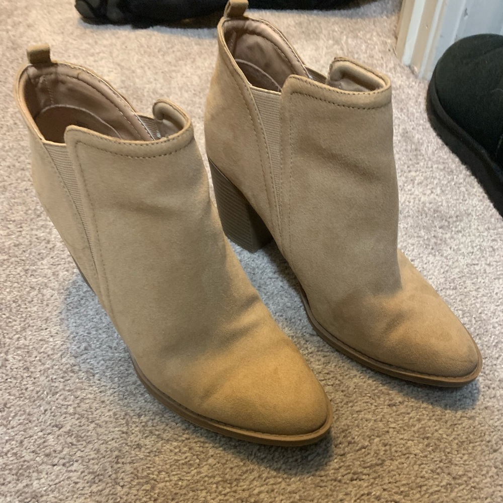 Tan ankle booties!